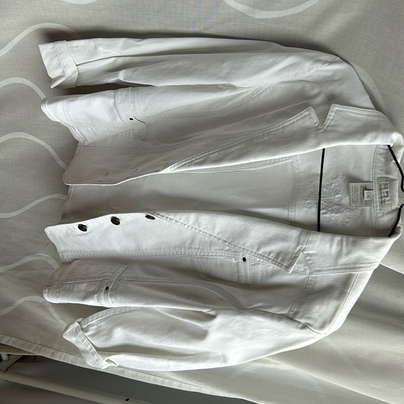 Vest - Picture 1 of 4